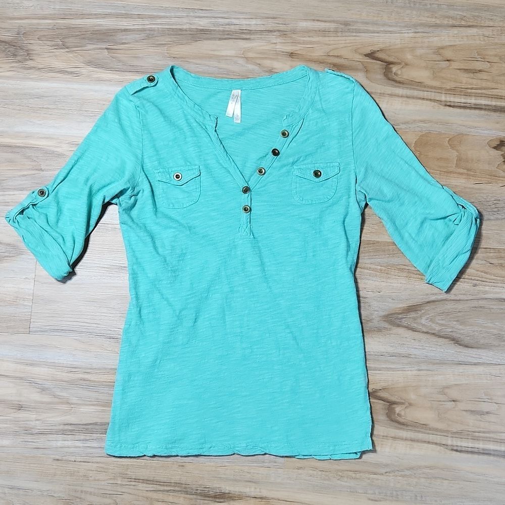 🔸️Color Story Sea Green Vneck Roll Tab Elbow Sleeve Top Large